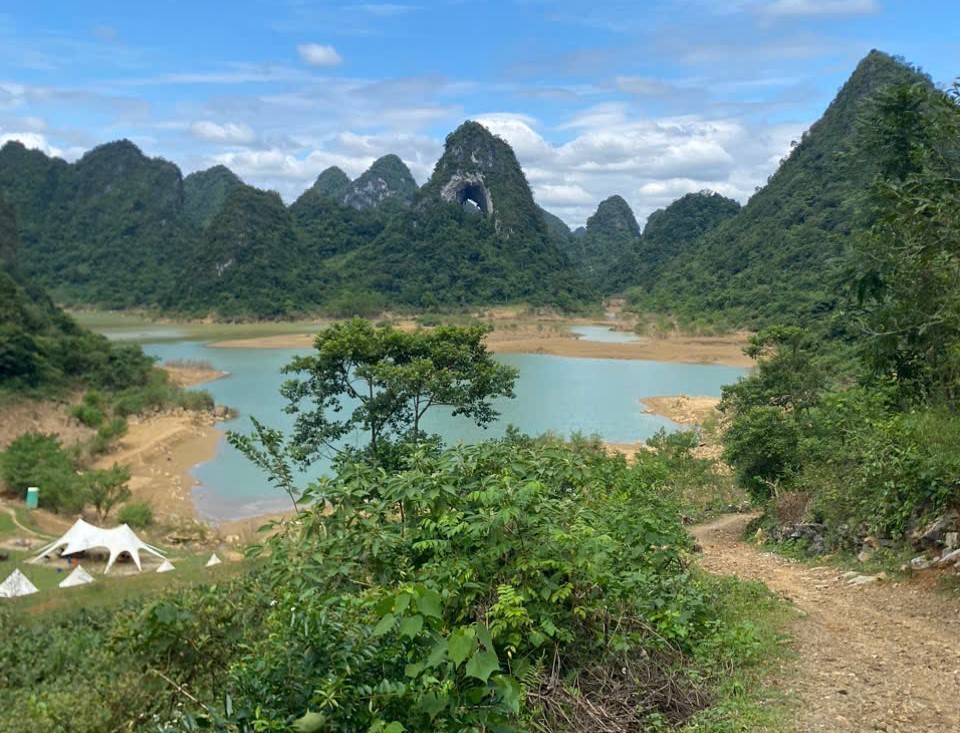 Mat Than Mountain- Hanoi to Cao Bang